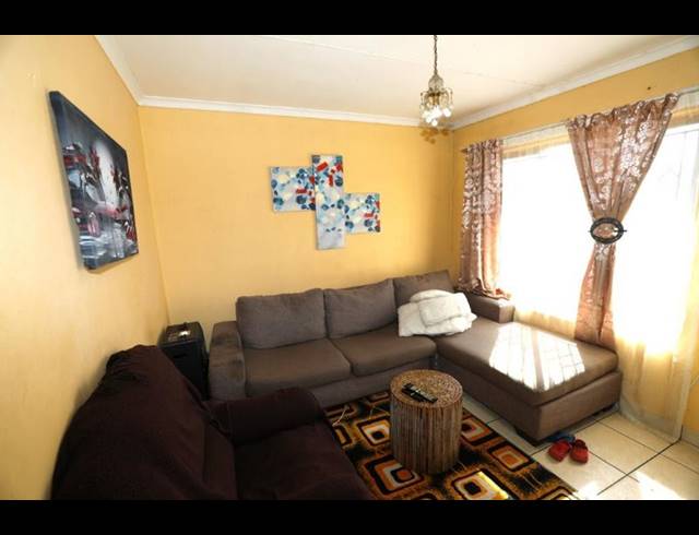 3 BEDROOM TOWNHOUSE FOR SALE IN BERKSHIRE DOWNS